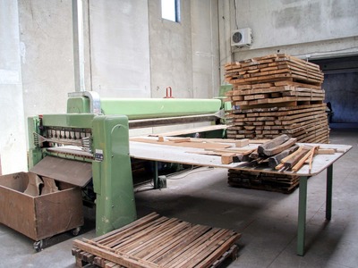 Veneer cutting machine (guillotine) Mod. T.M. 4100 and TM 1200