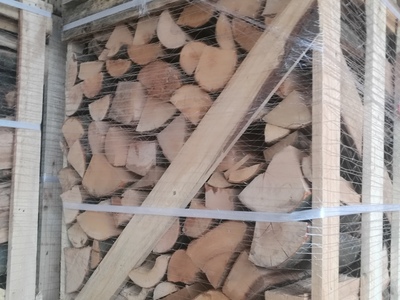 Drewno kominkowe suche, suszone w skrzyniach